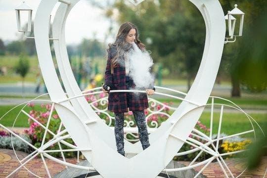 E-papierosy - kompletny przewodnik po smakach, bezpieczeństwie i promocjach king e papierosy