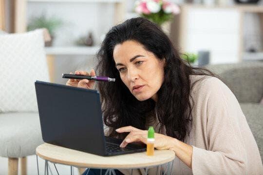 E-papierosy i smoke vape pen 22 ile ma wat praktyczny test mocy baterii i wydajności