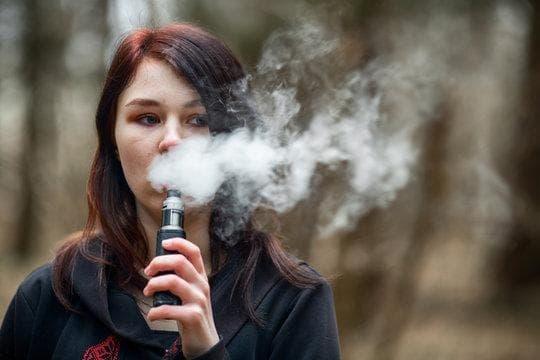 Poradnik wyboru papieros elektroniczny oraz ranking i recenzje liquidy pinky vape dla każdego