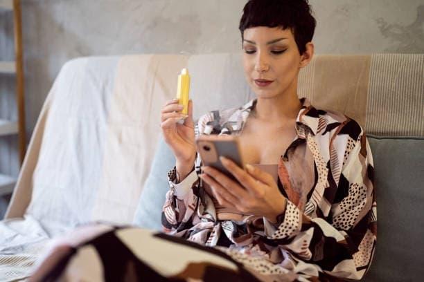 Poradnik wyboru papieros elektroniczny oraz ranking i recenzje liquidy pinky vape dla każdego